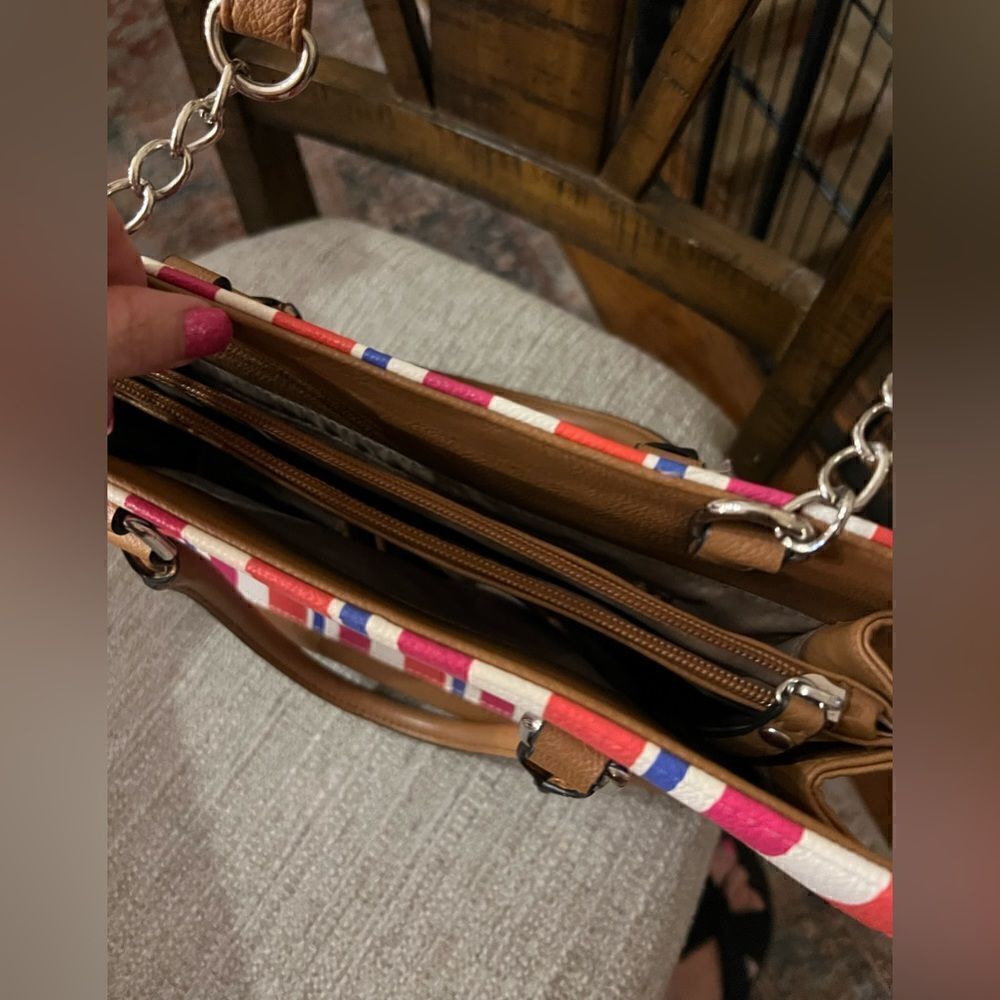 Beautiful striped Nine West purse - Picture 5 of 12